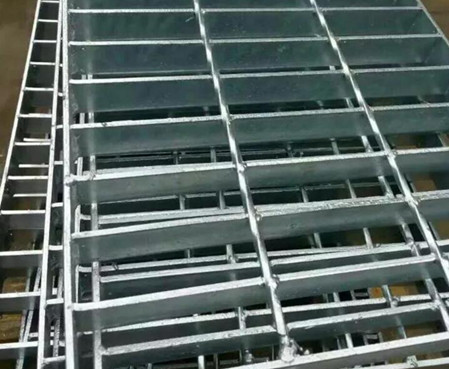 你知道在安裝鋼格柵的時候怎樣開孔嗎？
